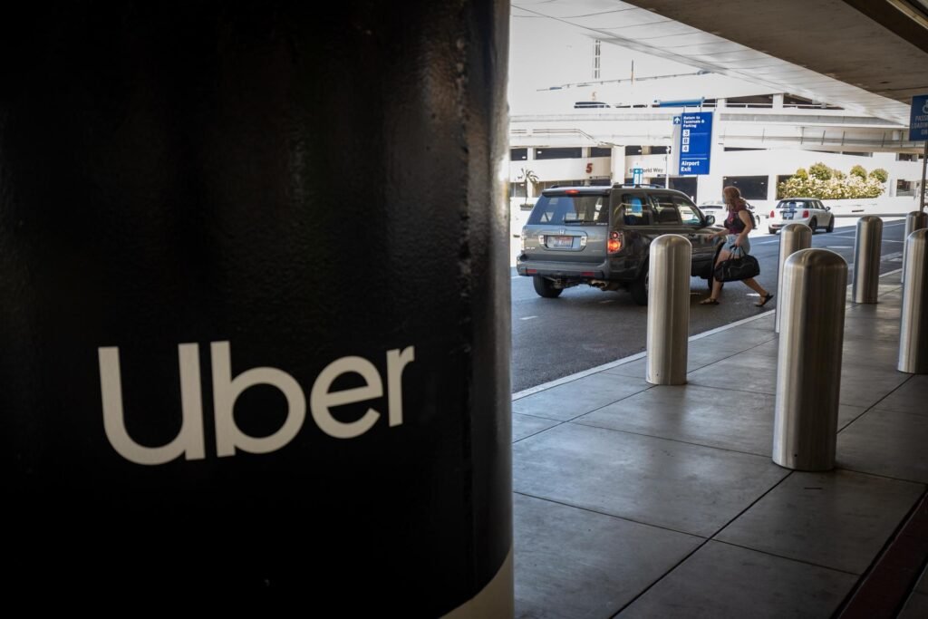 Uber afirma que puede operar en los aeropuertos de México tras decisión judicial