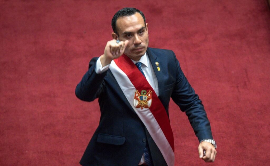 Polémica en Perú por tuits antiguos del nuevo presidente Jerí sobre sexo y mujeres