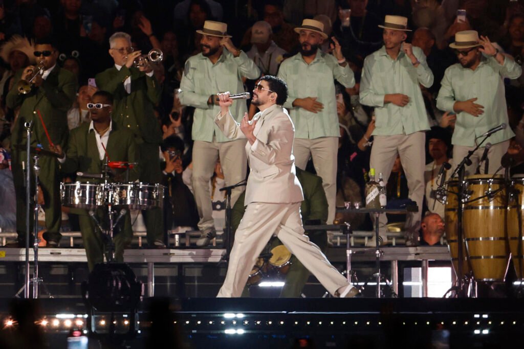 Bad Bunny presenta un adelanto de su espectáculo para el Super Bowl