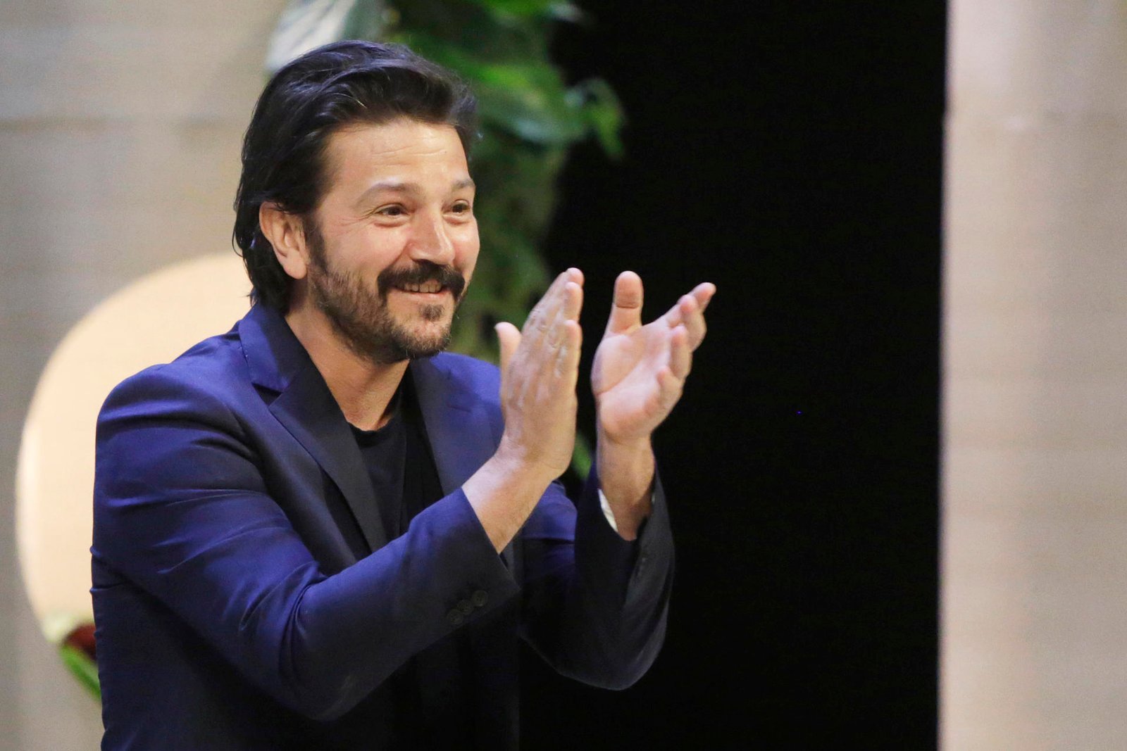 Diego Luna revela que Alfonso Cuarón le “enseñó a hablar cine” en ‘Y tu mamá también’