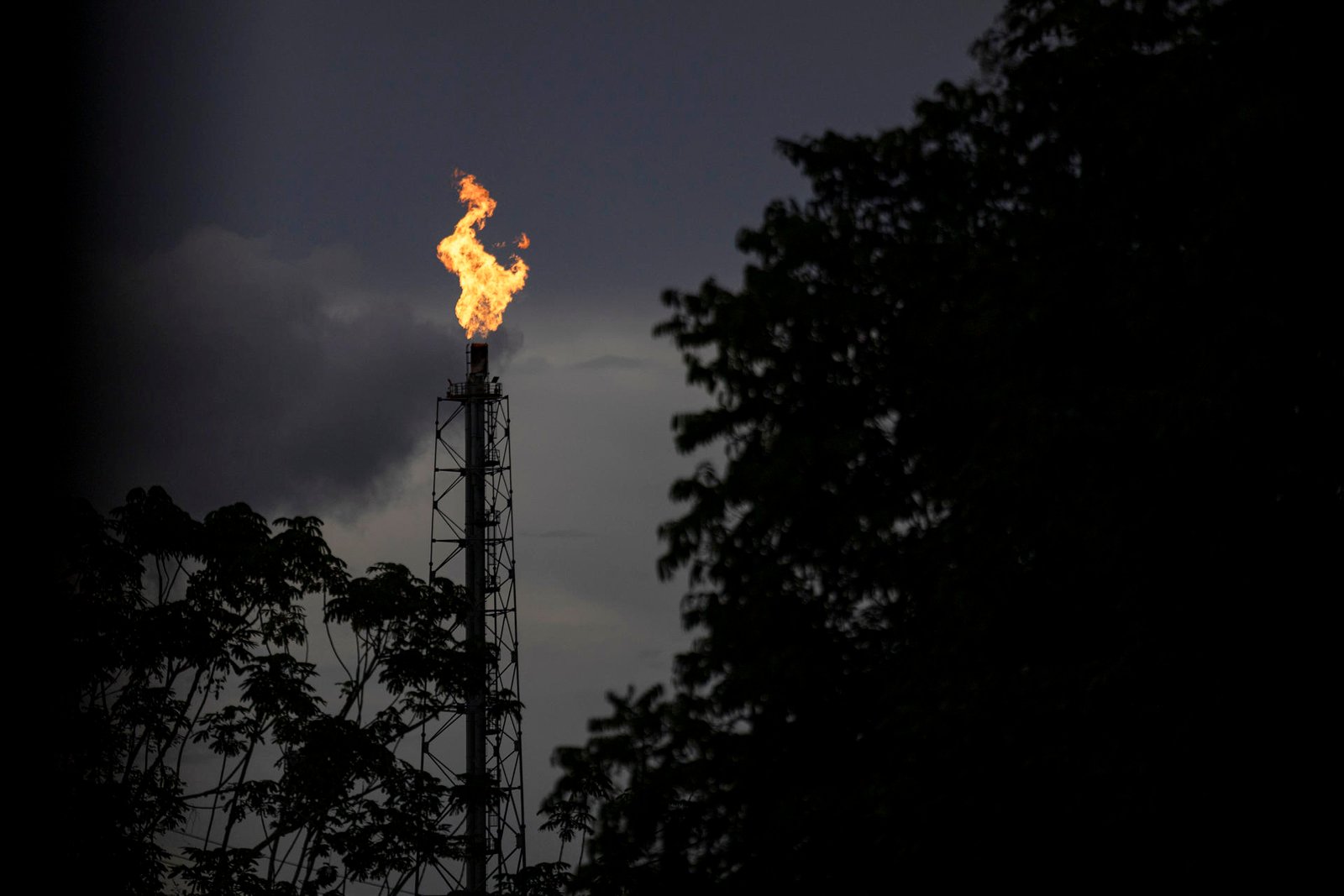 México frenó el envío de petróleo a Cuba, según Bloomberg
