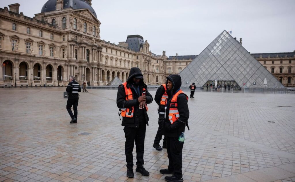 Museo del Louvre vuelve a cerrar por huelga de sus trabajadores