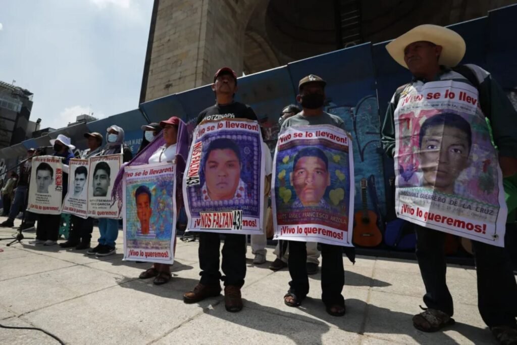 Juez ordena al Ejército mexicano entregar información de inteligencia sobre Caso Ayotzinapa