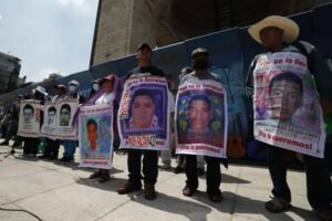 Juez ordena al Ejército mexicano entregar información de inteligencia sobre Caso Ayotzinapa