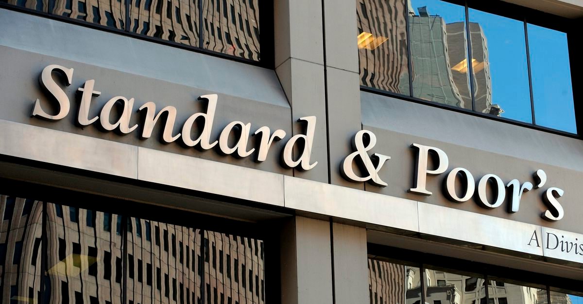 S&P cambia de estable a negativa la nota soberana de México